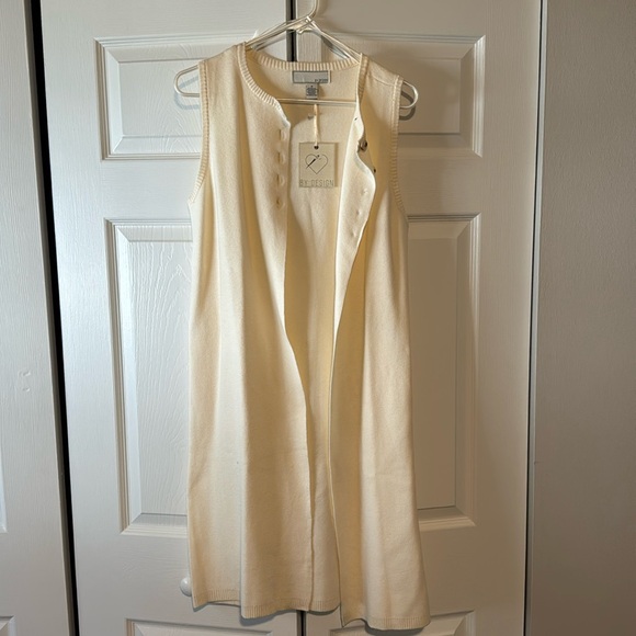 By Design long vest with 5 buttons - Picture 1 of 5